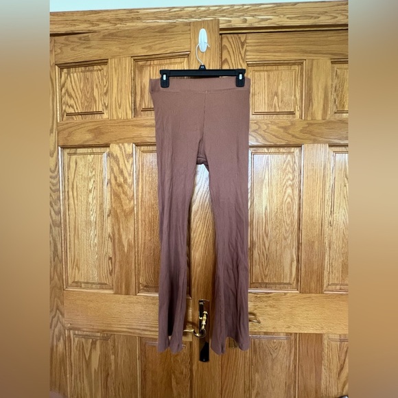 PINK - Victoria's Secret - Short Flare Leggings - Picture 1 of 9